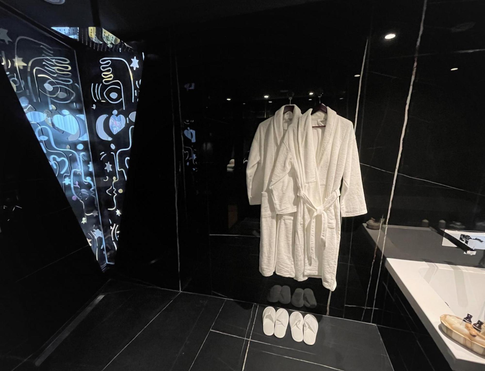 Arka Art Hotel Tirana Kültér fotó Bathroom