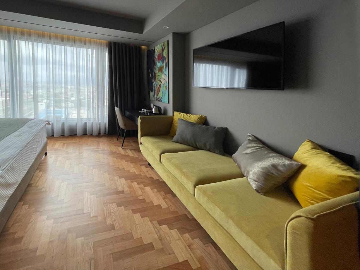 Arka Art Hotel Tirana Kültér fotó A suite at the hotel