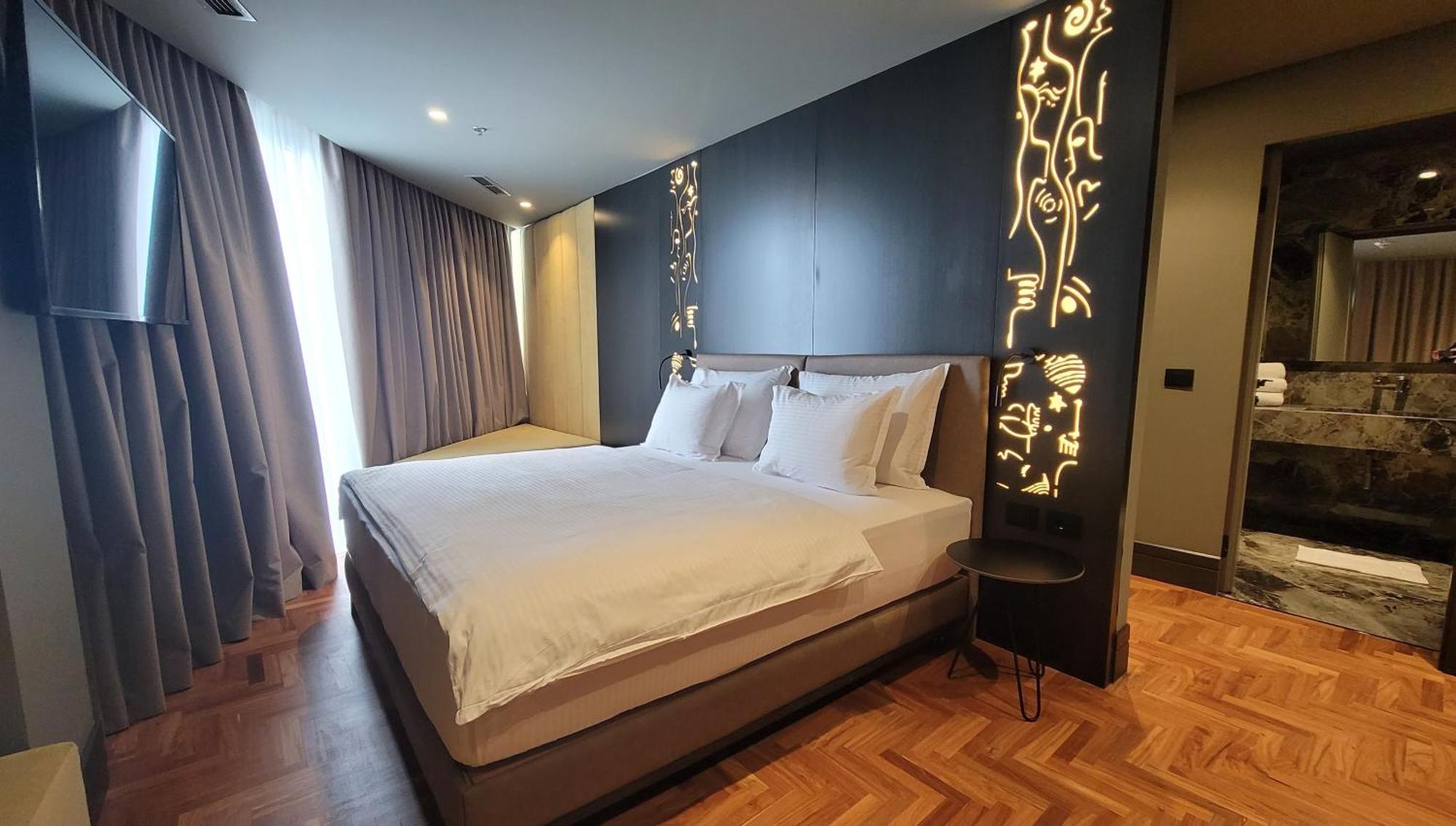 Arka Art Hotel Tirana Kültér fotó A bedroom at the hotel