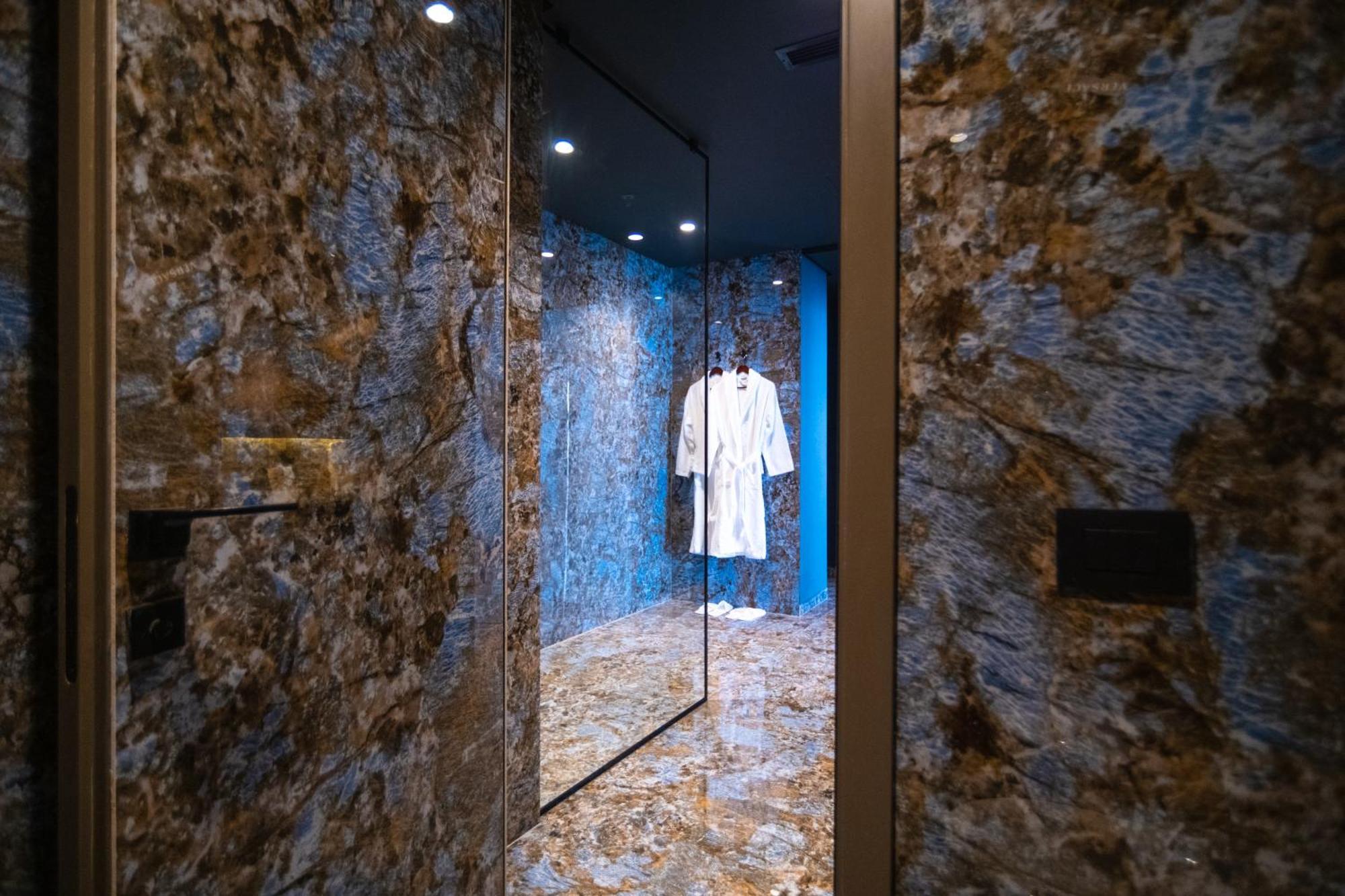 Arka Art Hotel Tirana Kültér fotó Bathroom