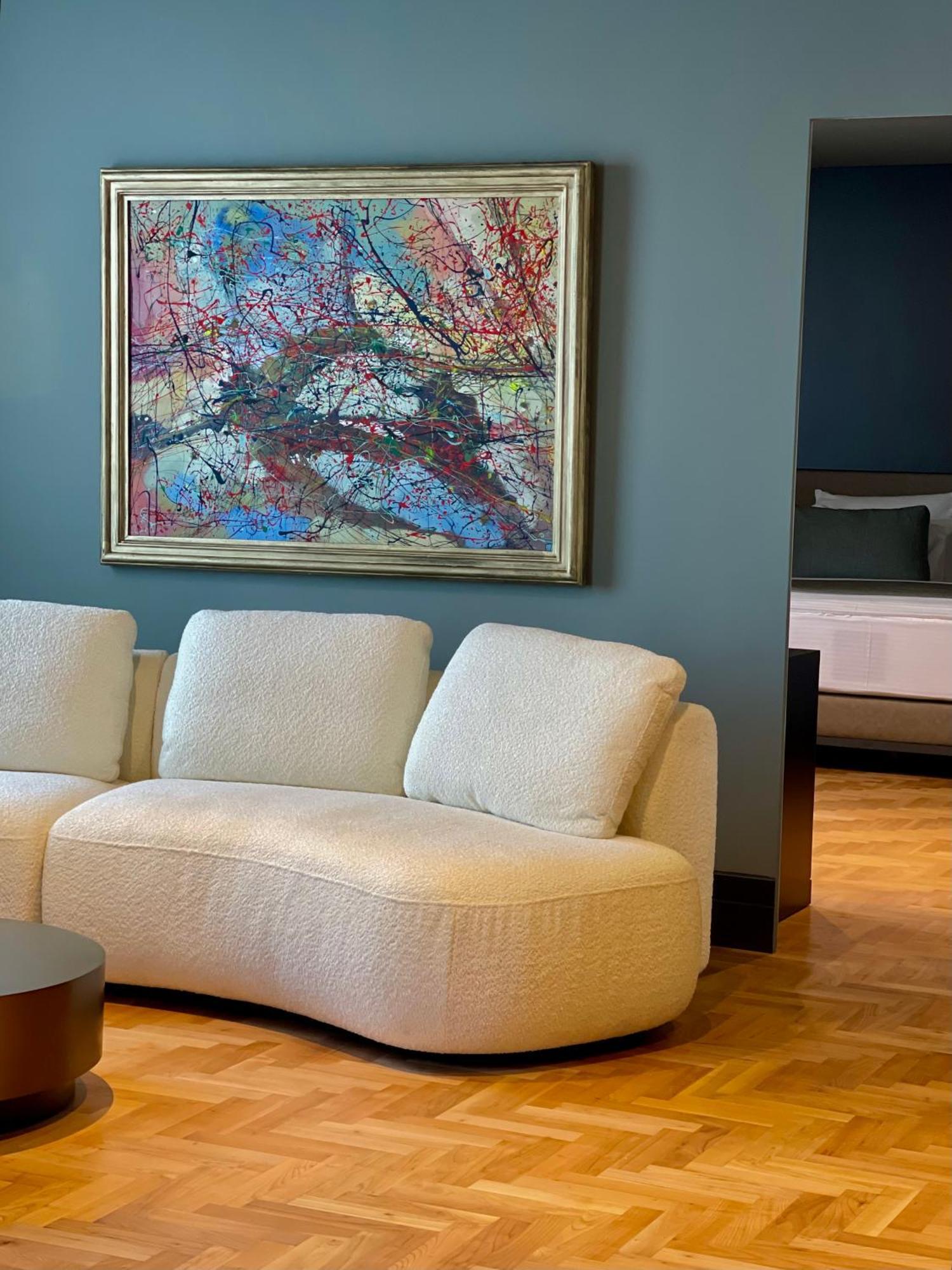 Arka Art Hotel Tirana Kültér fotó A sofa