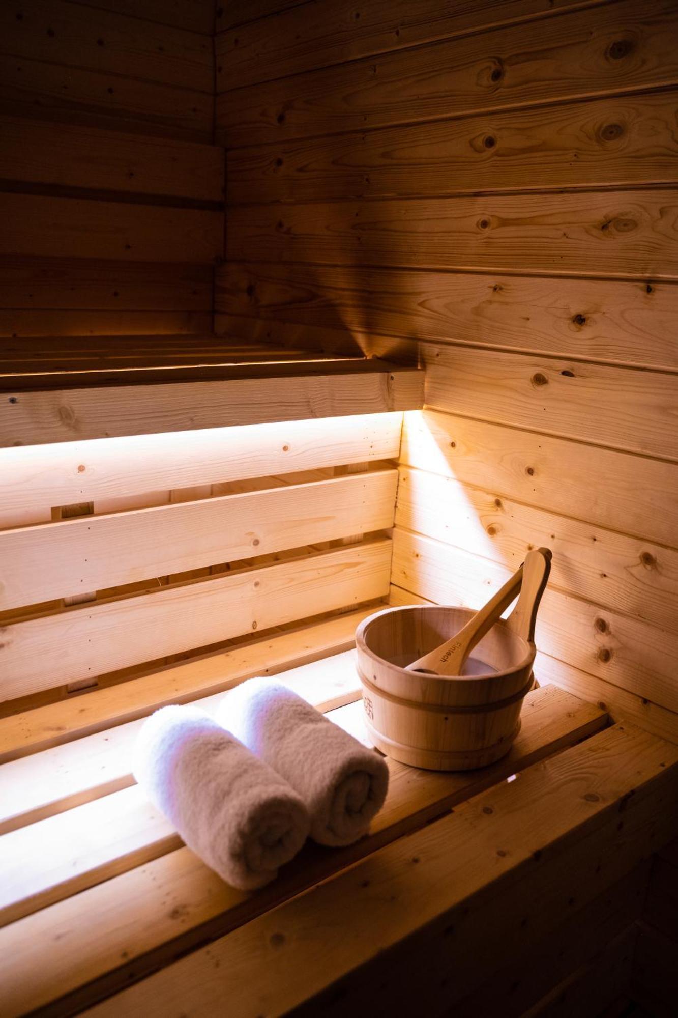 Arka Art Hotel Tirana Kültér fotó Sauna bucket and ladle