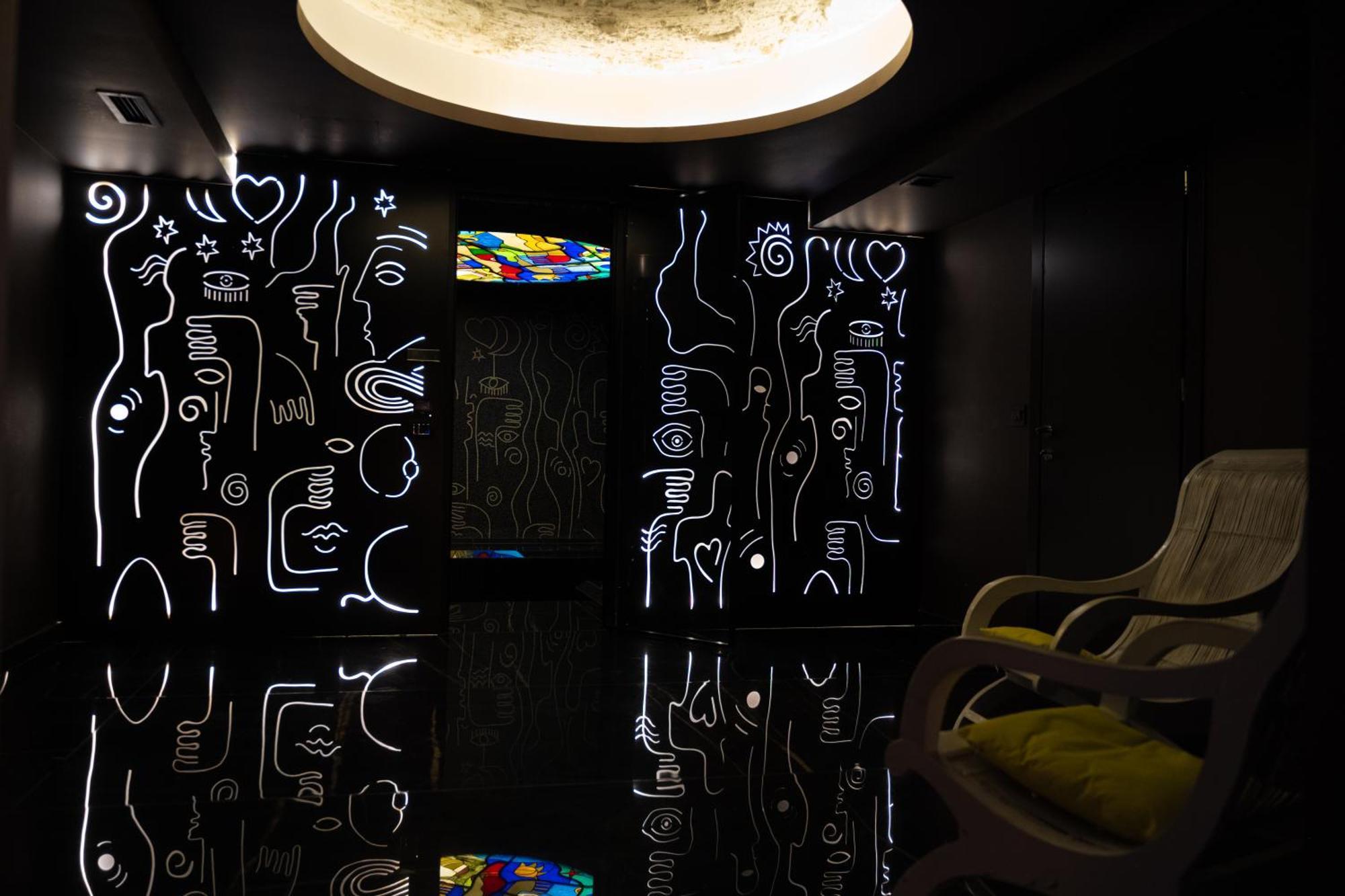 Arka Art Hotel Tirana Kültér fotó The interior of the elevator