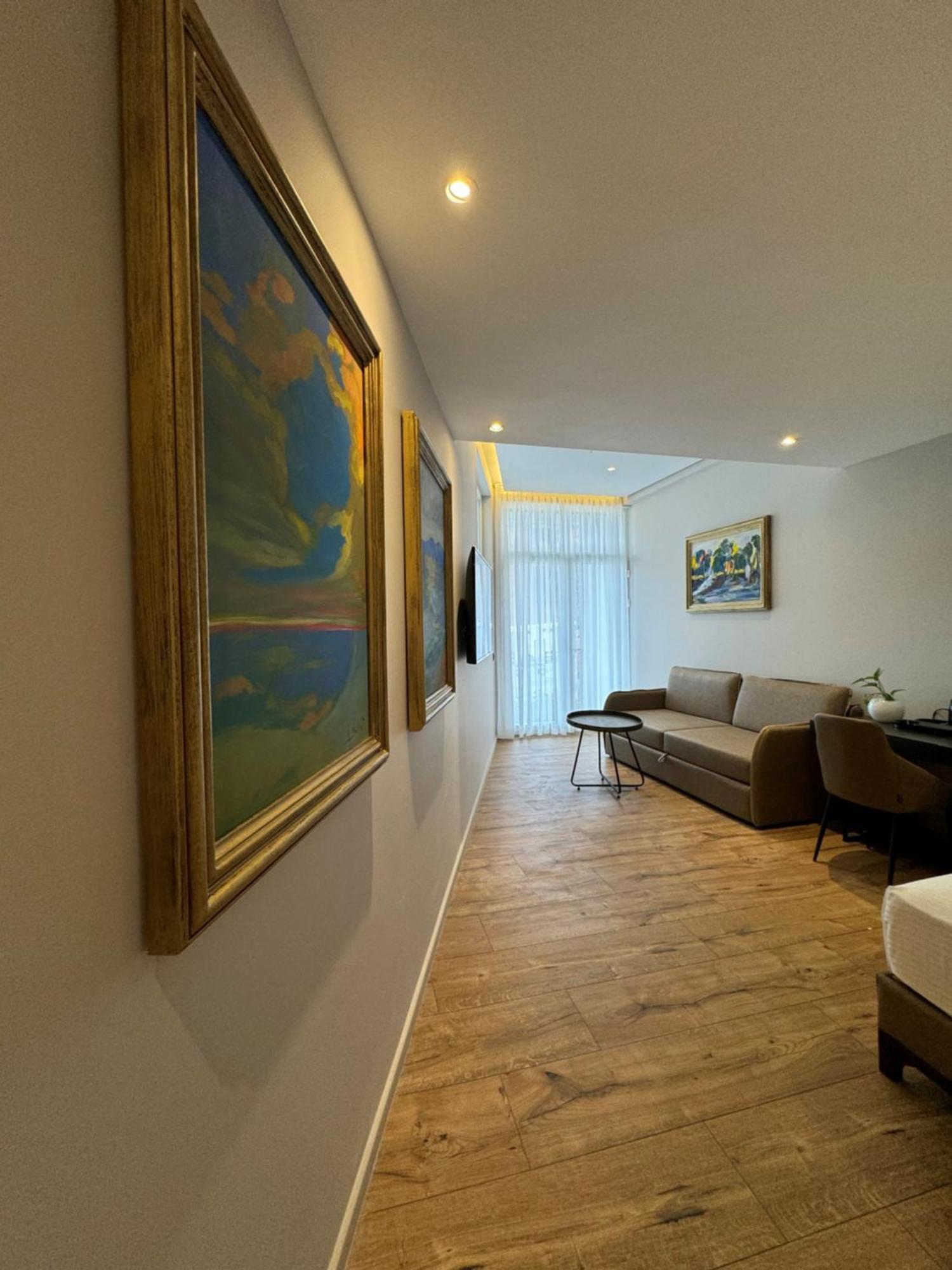 Arka Art Hotel Tirana Kültér fotó A suite at the hotel